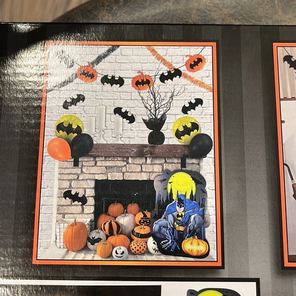 DC Bat Man Trunk or Treat Kit 200 Pieces New in Box see pictures for contents. - Picture 5 of 6